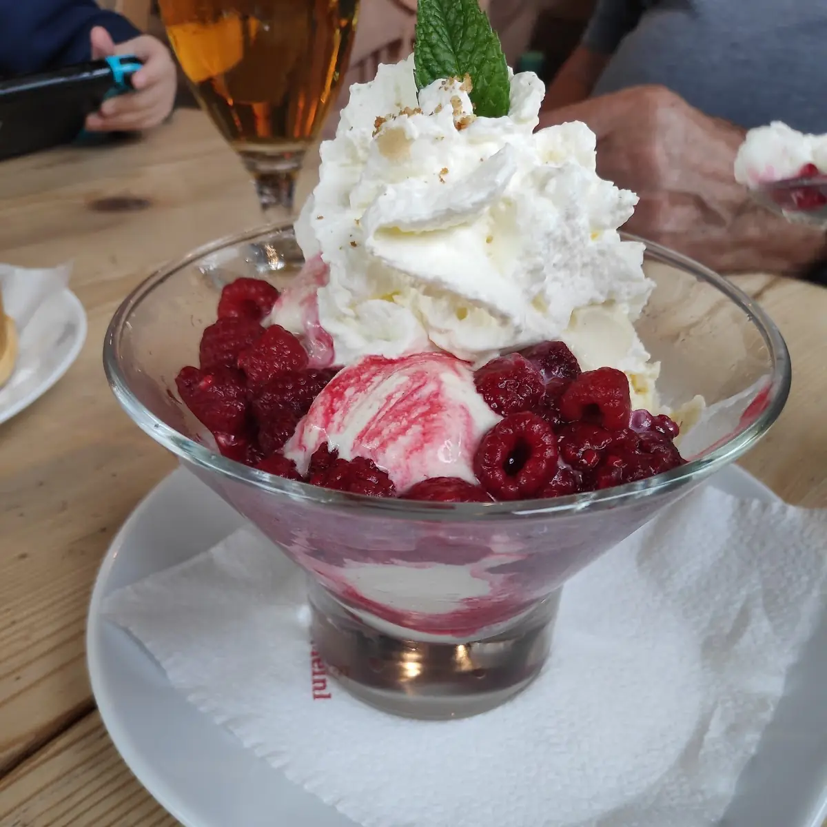 Himbeere Mit Eis Und Sahne