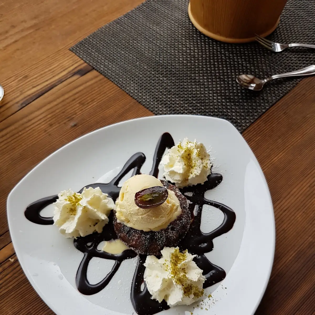 Schokokuchen Mit Vanilleeis Im Hexenkessel Lechtal