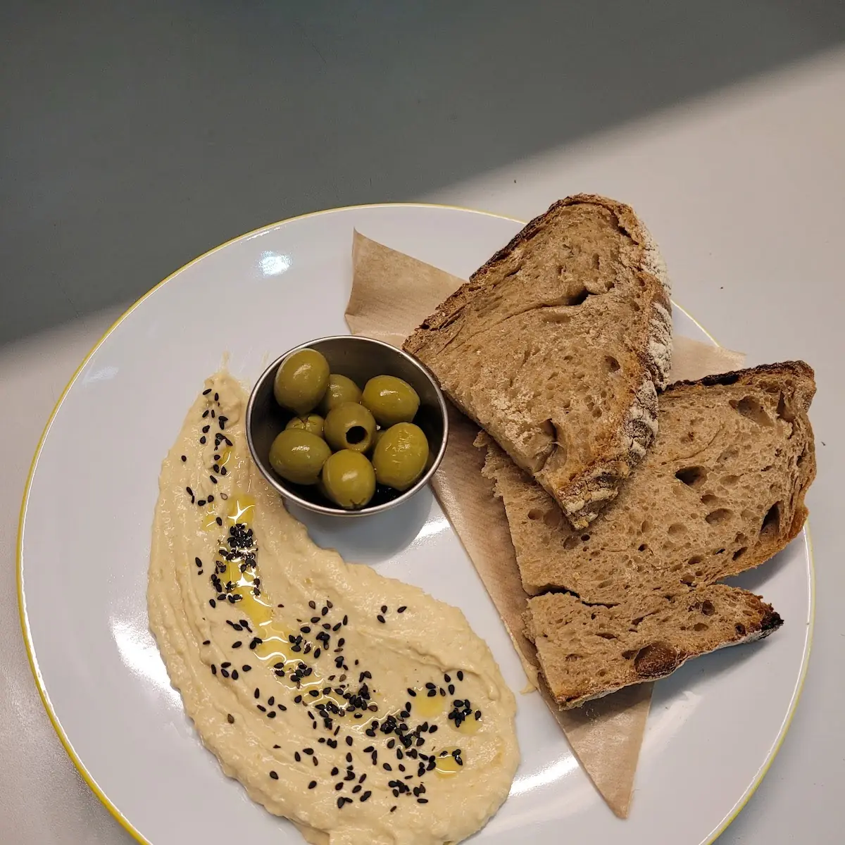 Hummus Mit Oliven