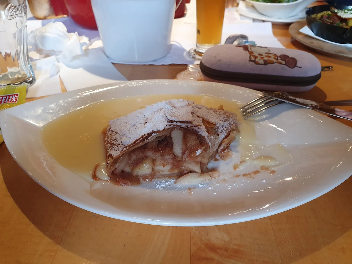 Apfelstrudel Mit Vanillesauce