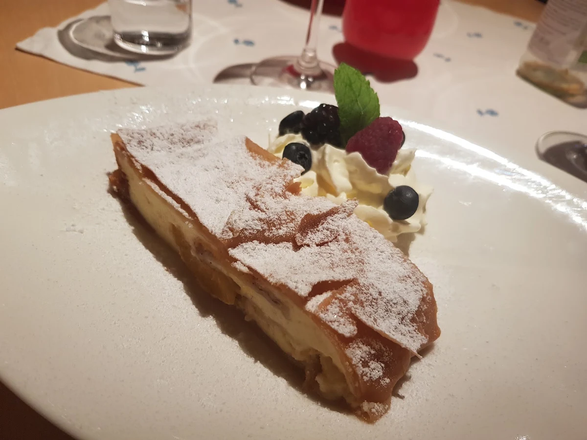 Marillenstrudel Aprikosenstrudel