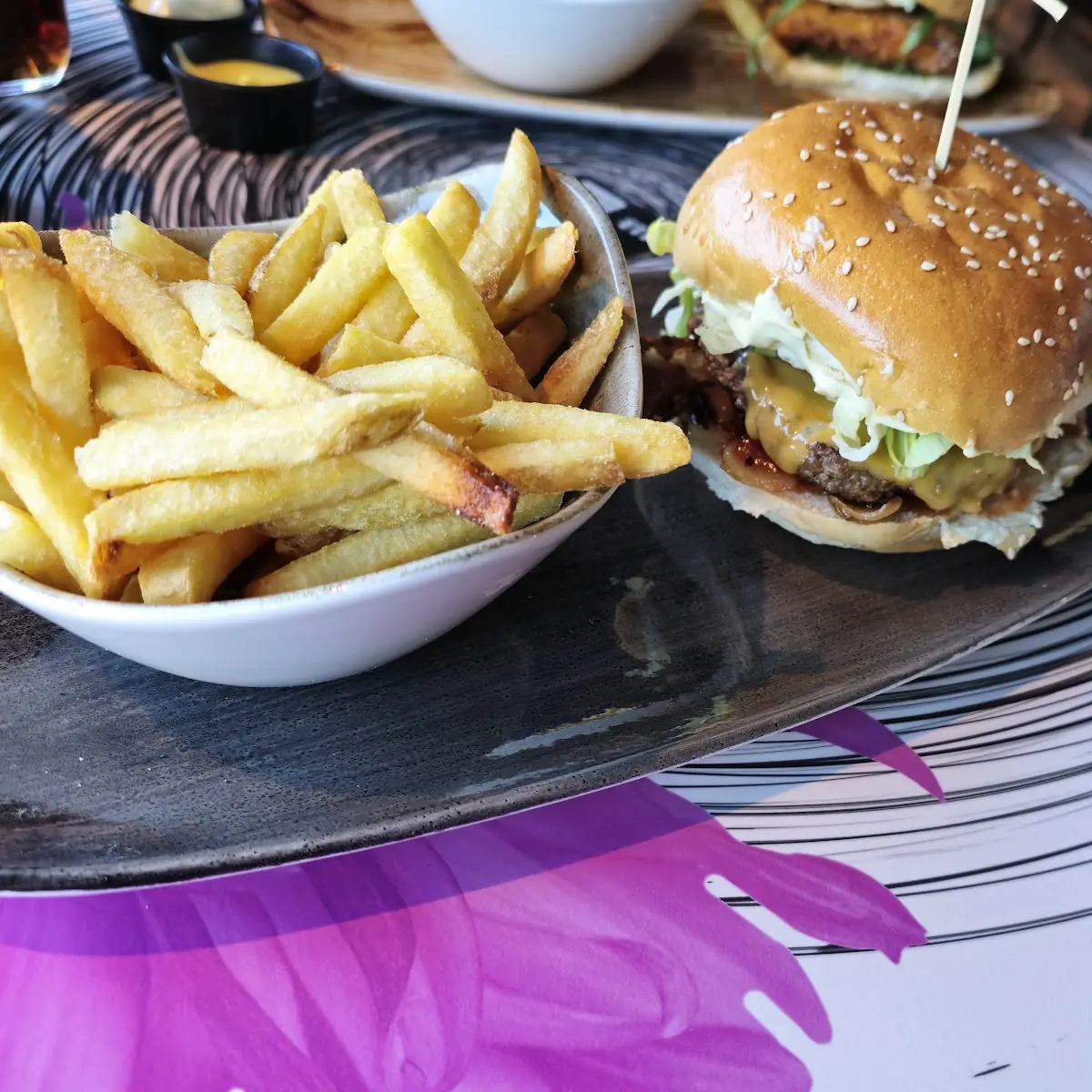 Bacon Cheeseburger Und Pommes Frites