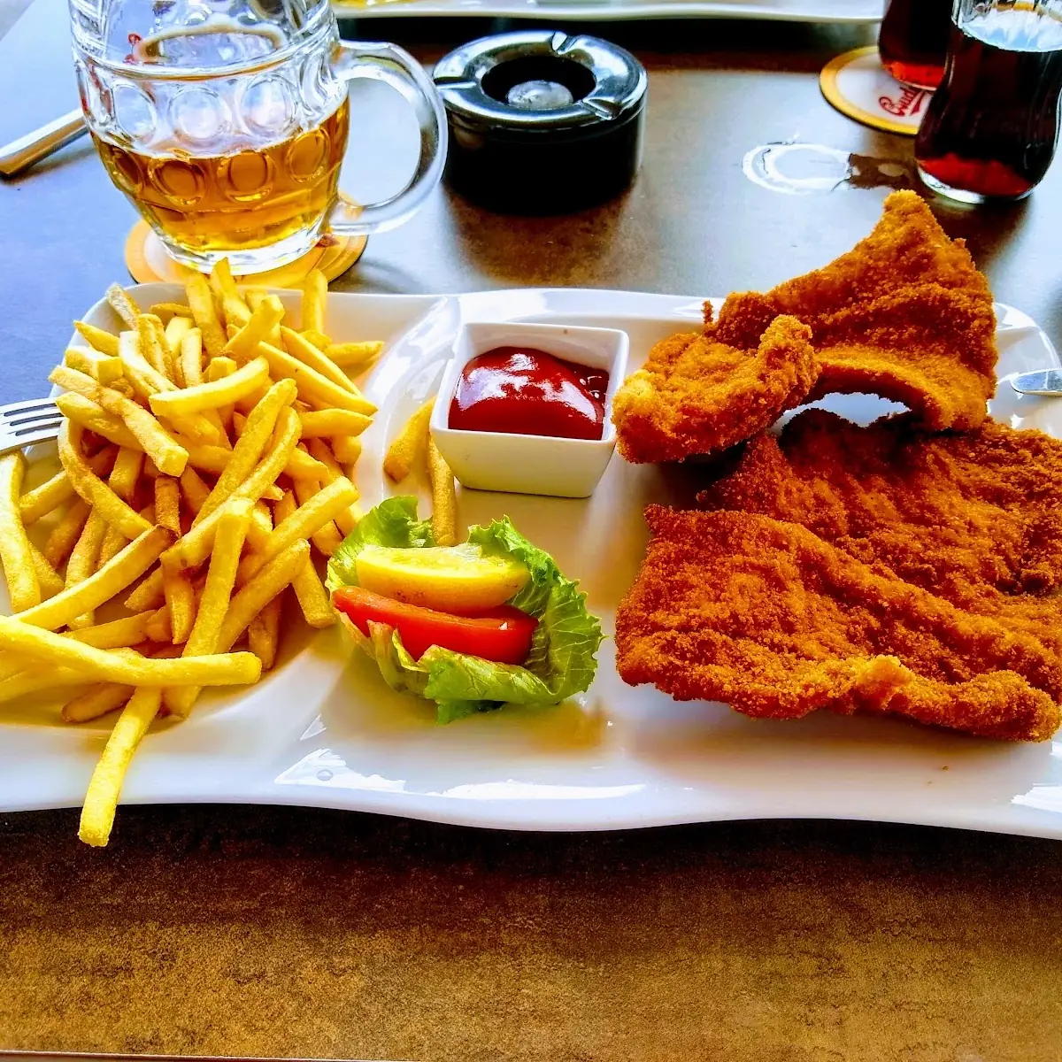 Putenschnitzel Mit Pommes Frites