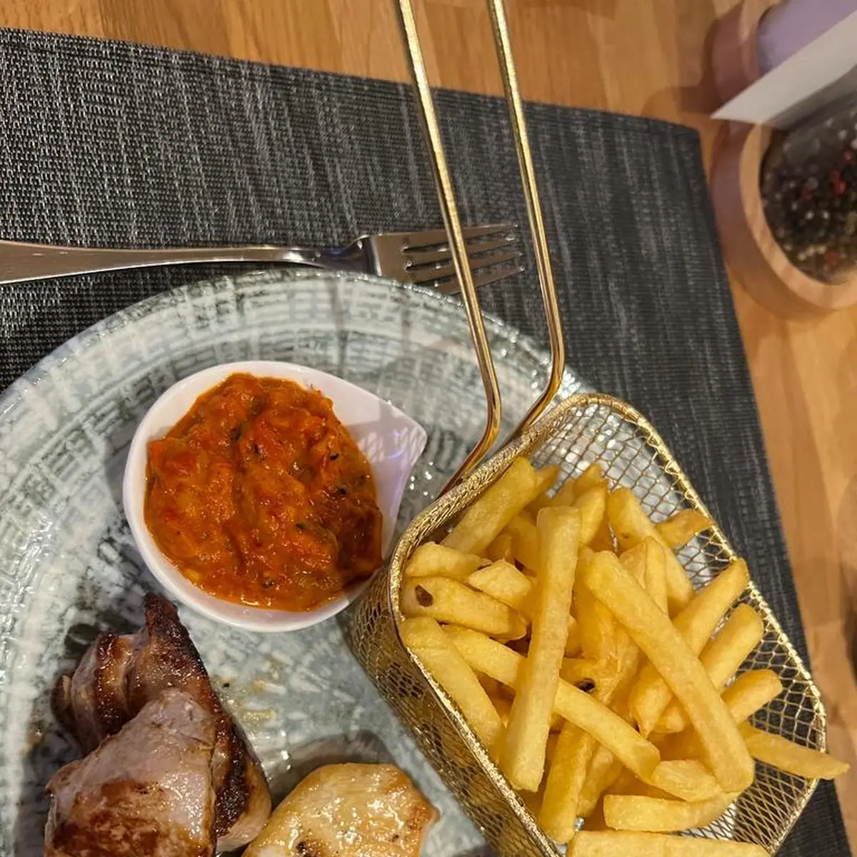 Grillteller Mit Pommes
