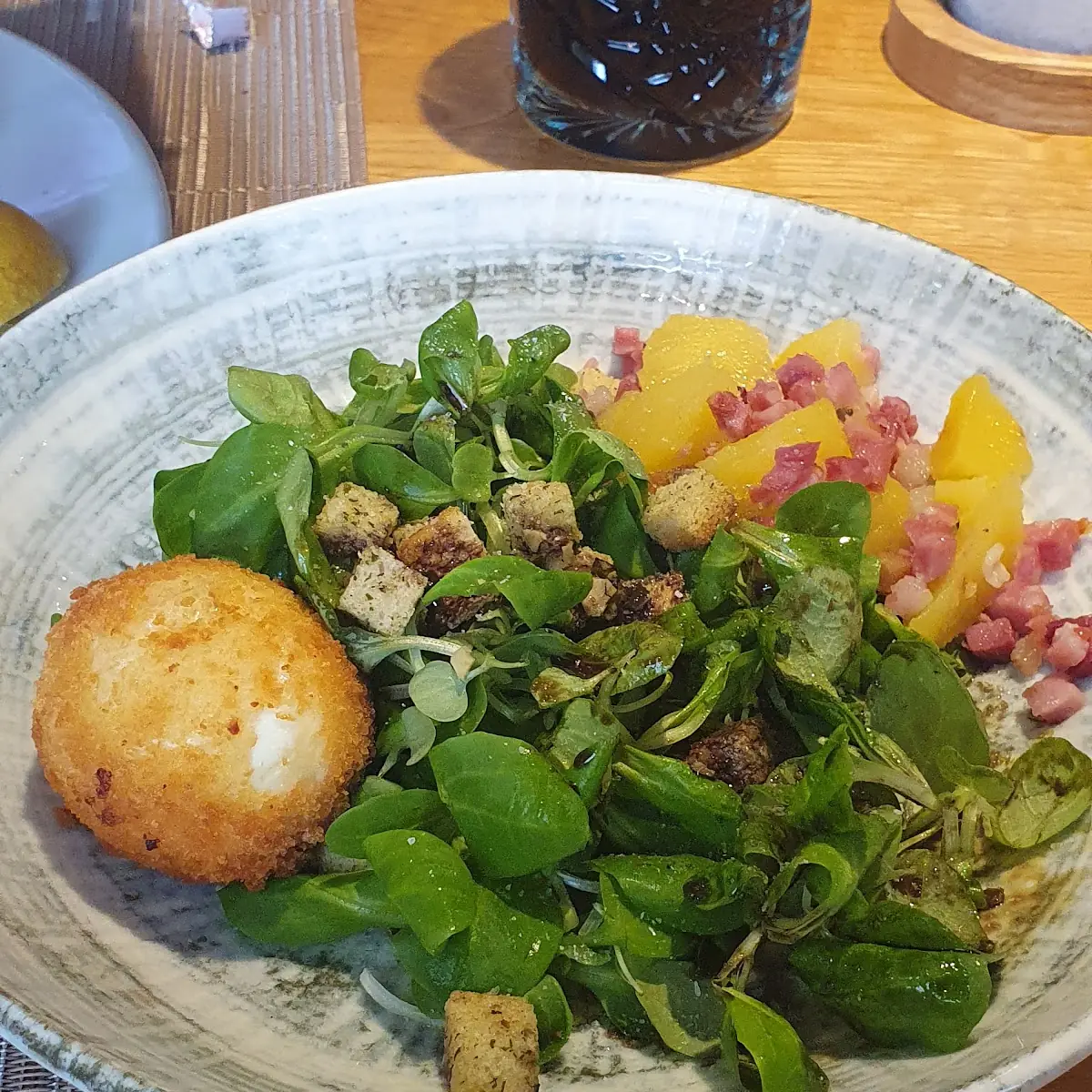 Vogerlsalat Mit Speck Und Paniertem Ei