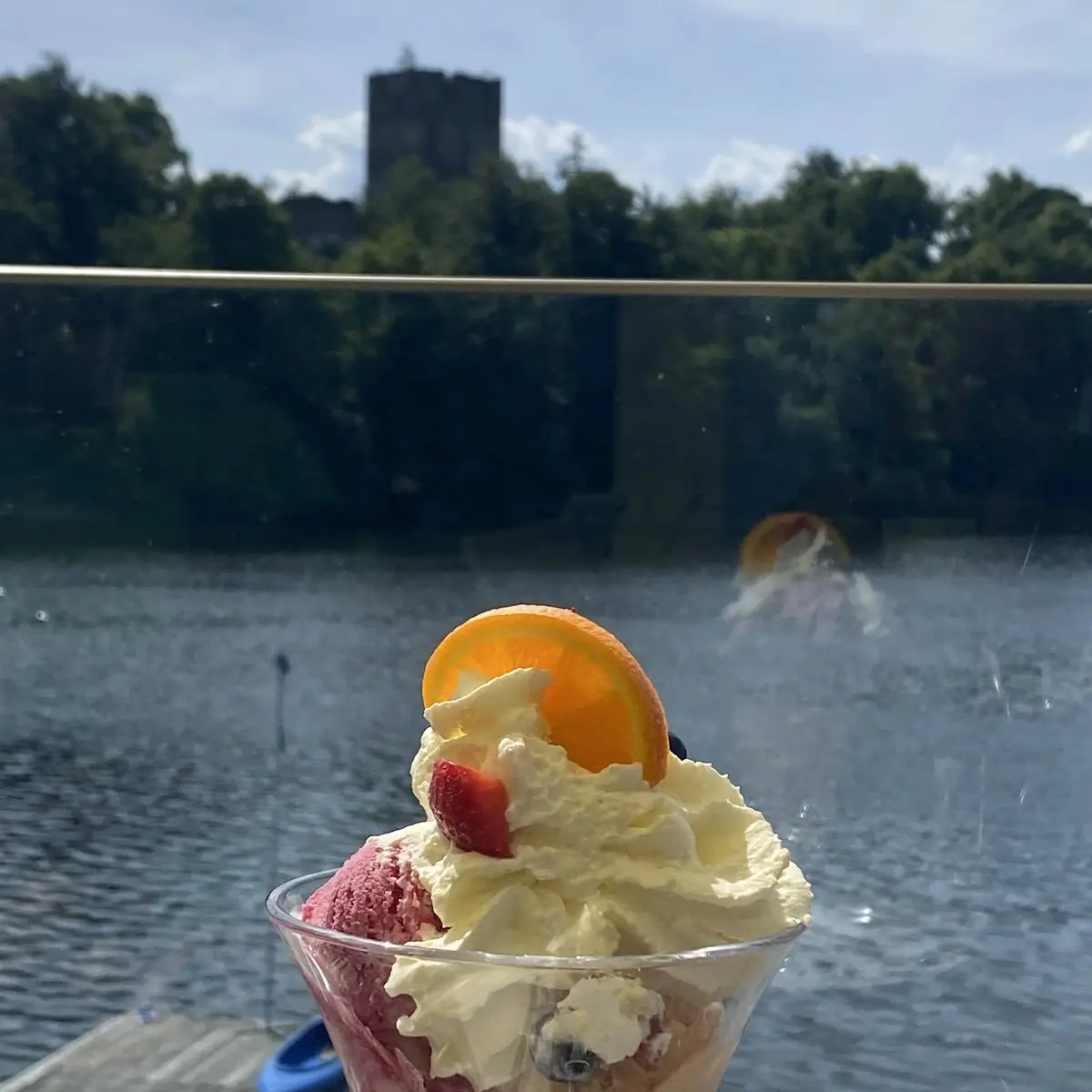 Eis-fruchtbecher