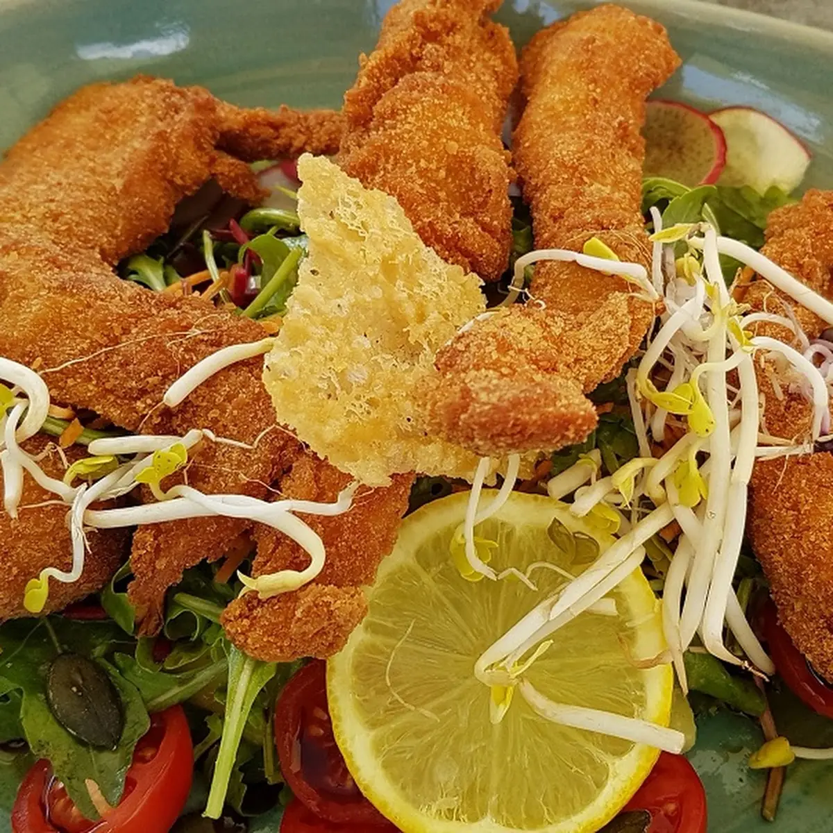 Steirischer Backhenderlsalat
