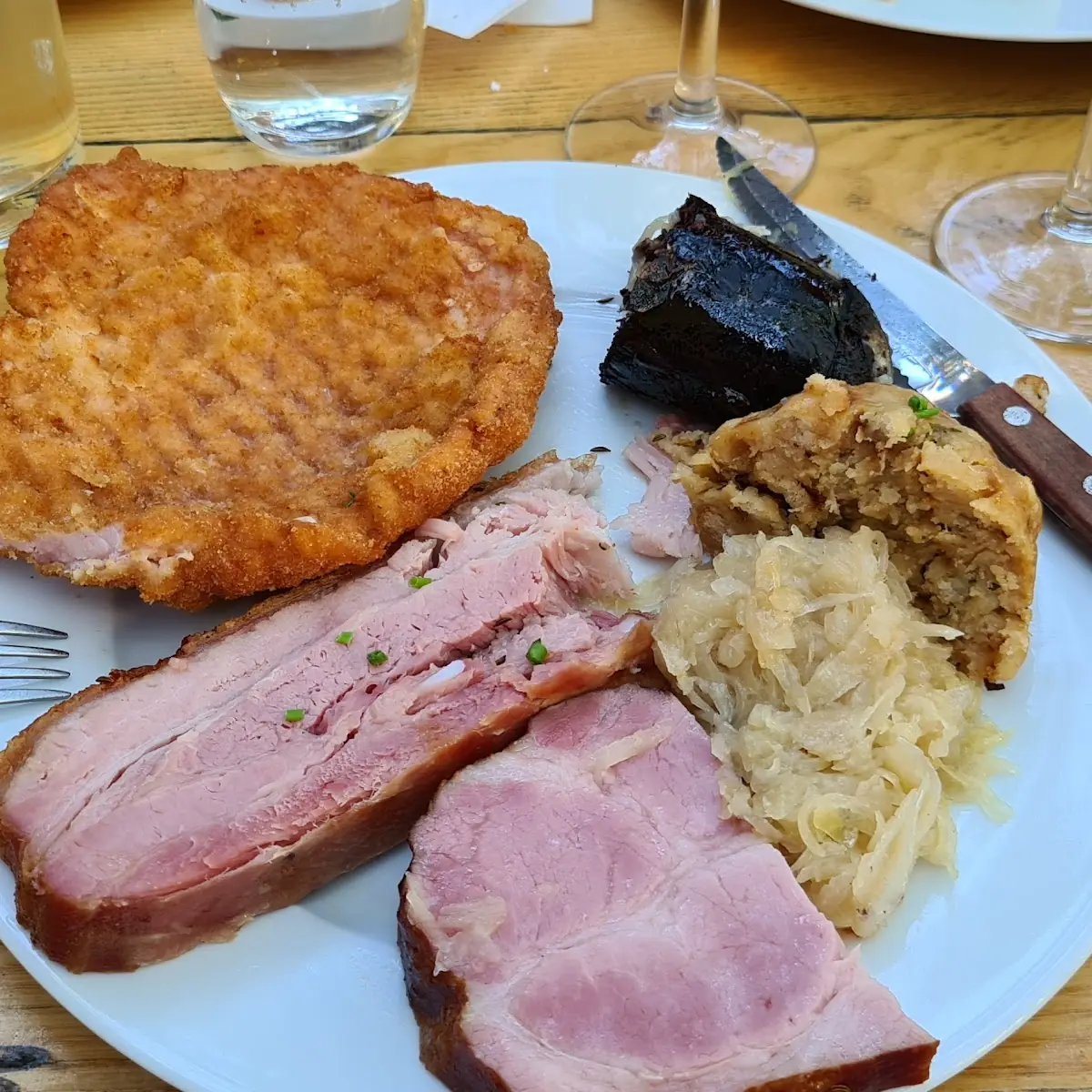 Pfandl-schmaus Mit Gestohlenem Sur Schnitzel