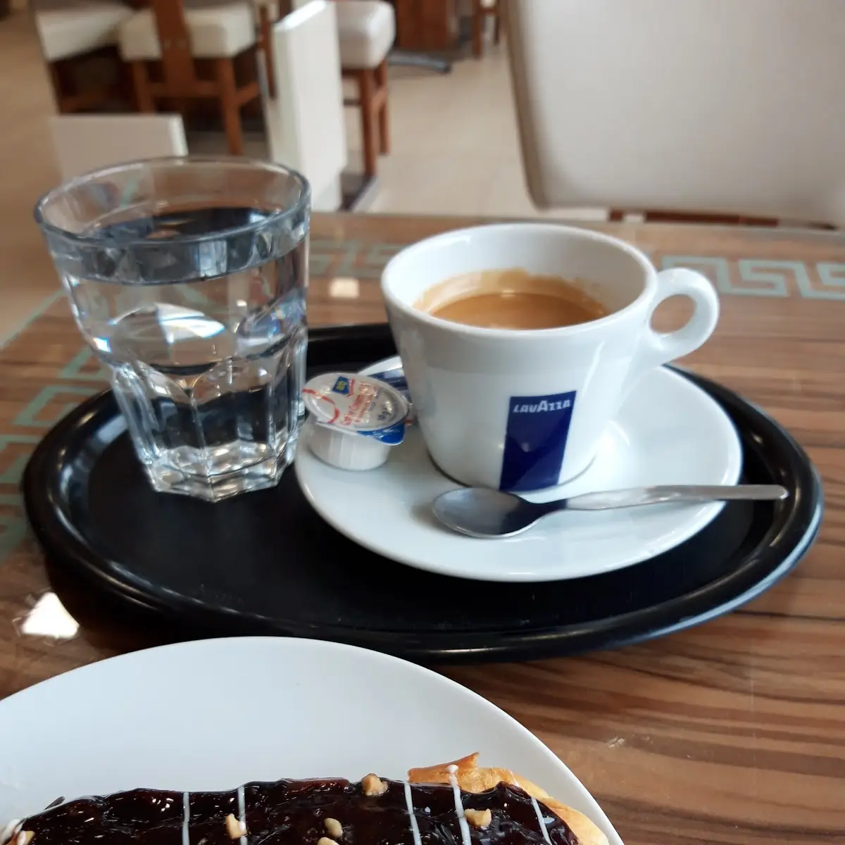 Kaffee Mit Ein Glas Wasser