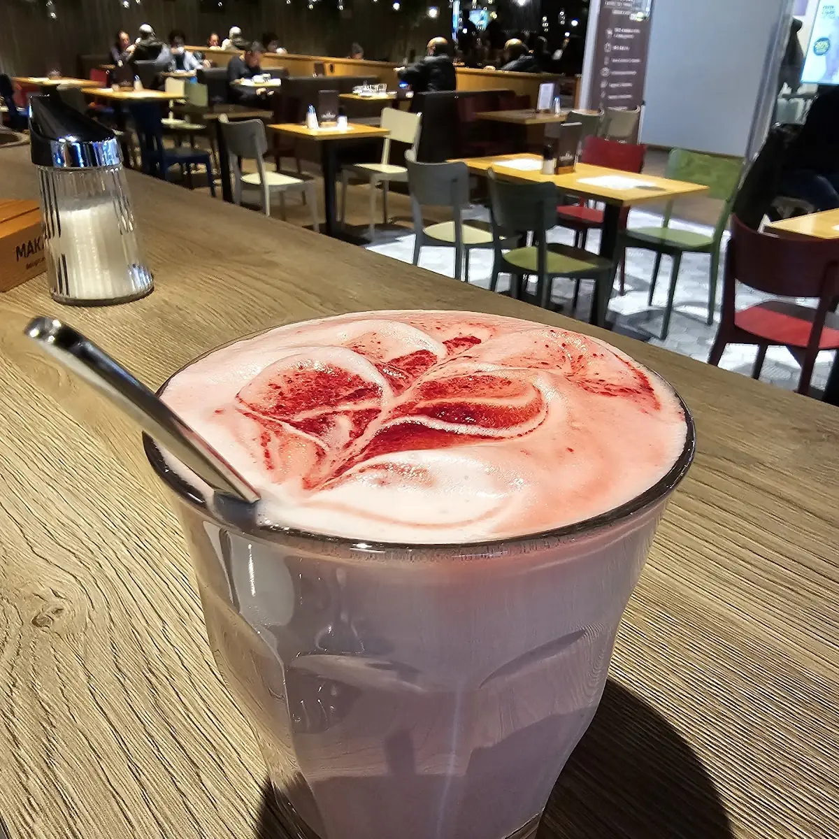 Pink Pistachio Caffè Latte