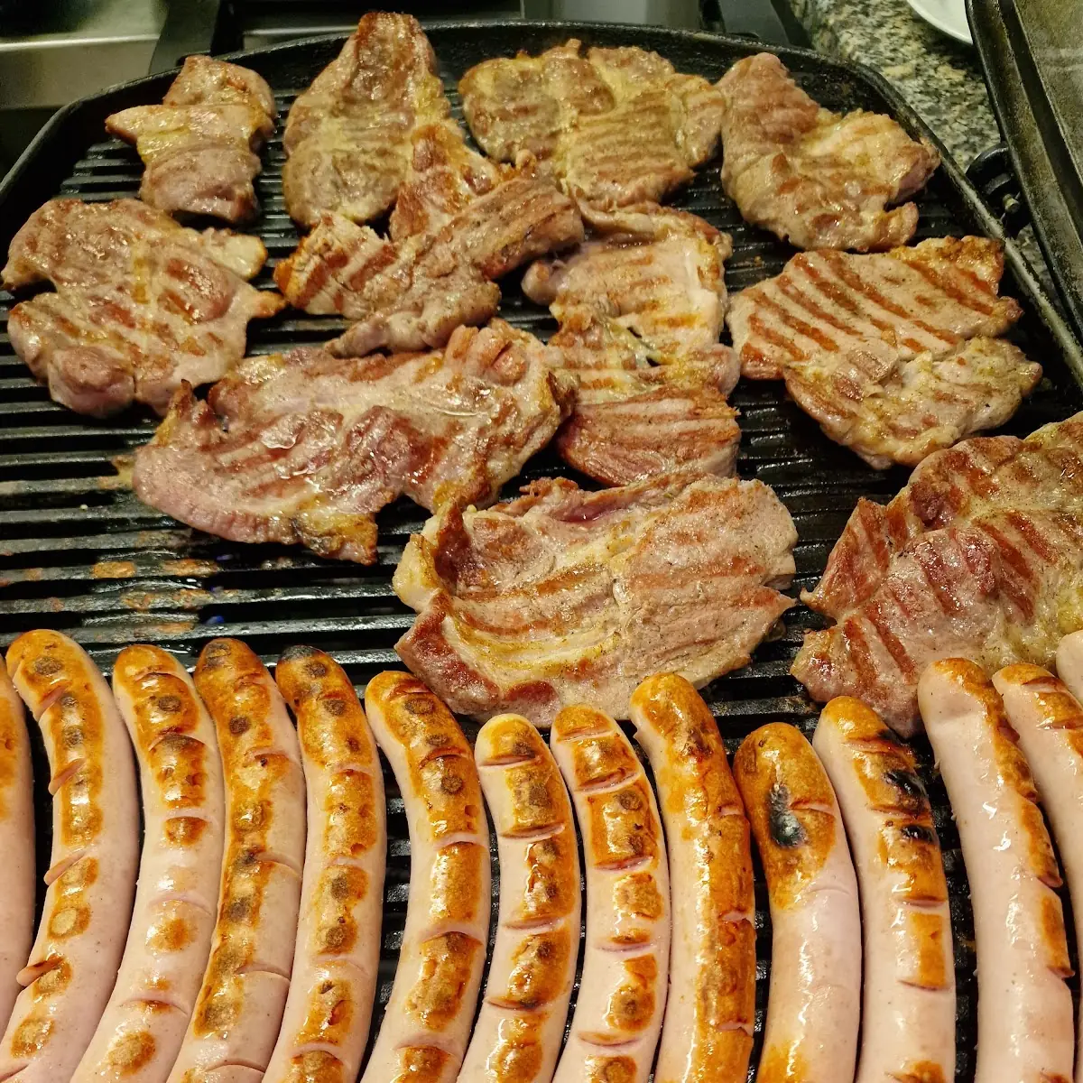 Grilfleisch Und Bratwurst