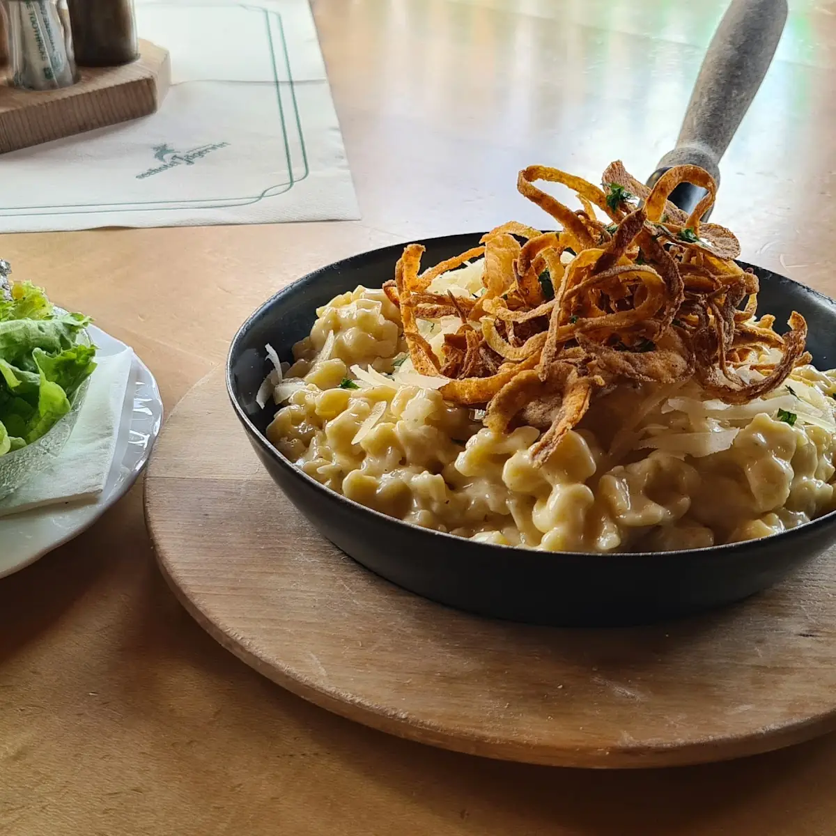 Käsespätzle Mit Salat