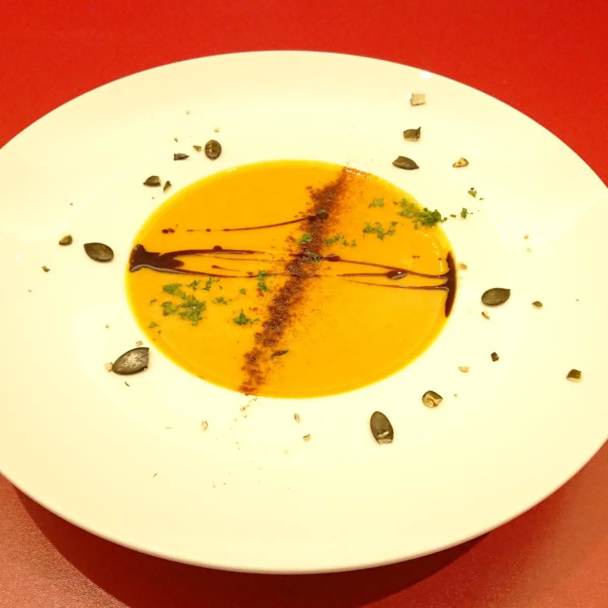 Kürbis-chili-suppe