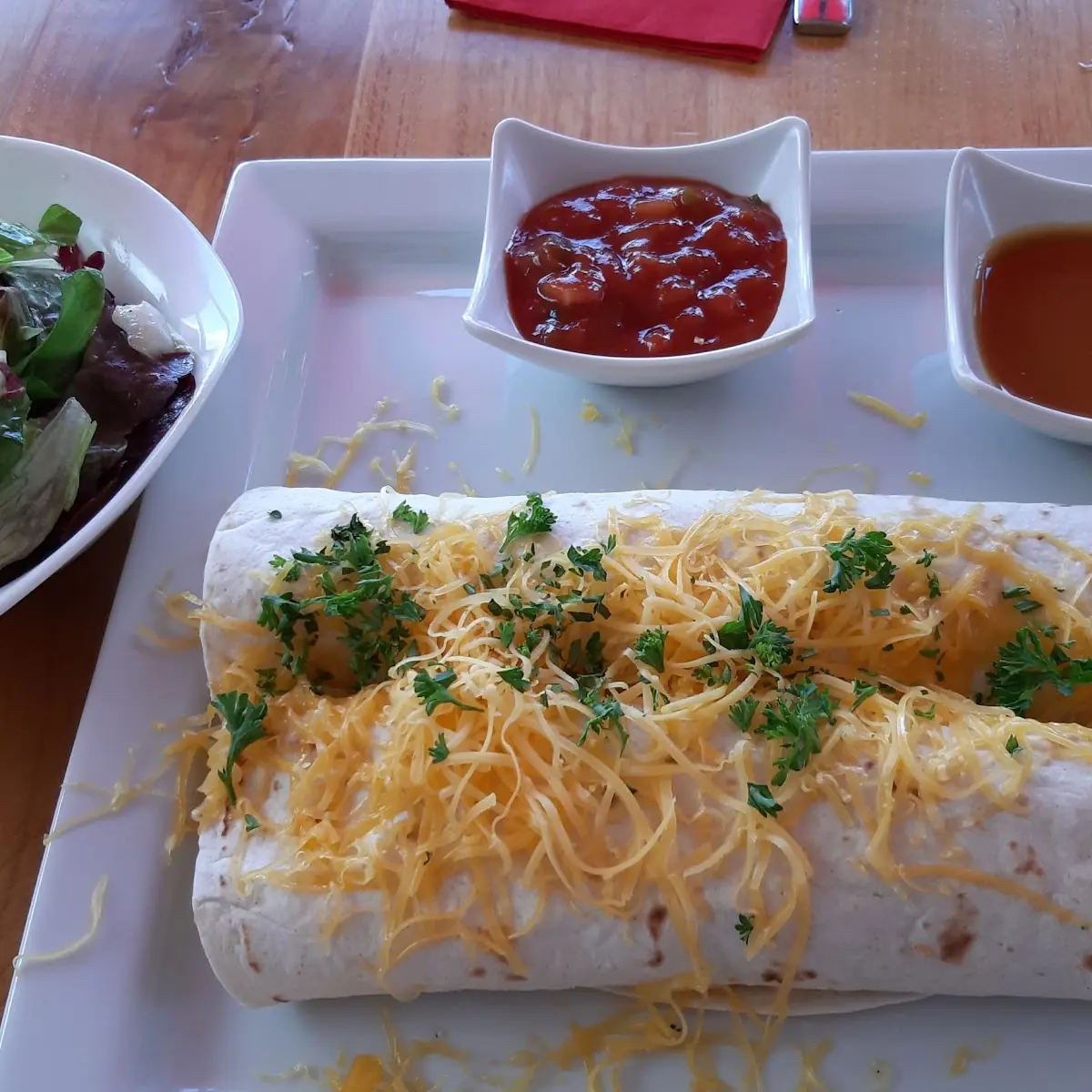 Tortillas Mit Lachsstreifen Und Salat