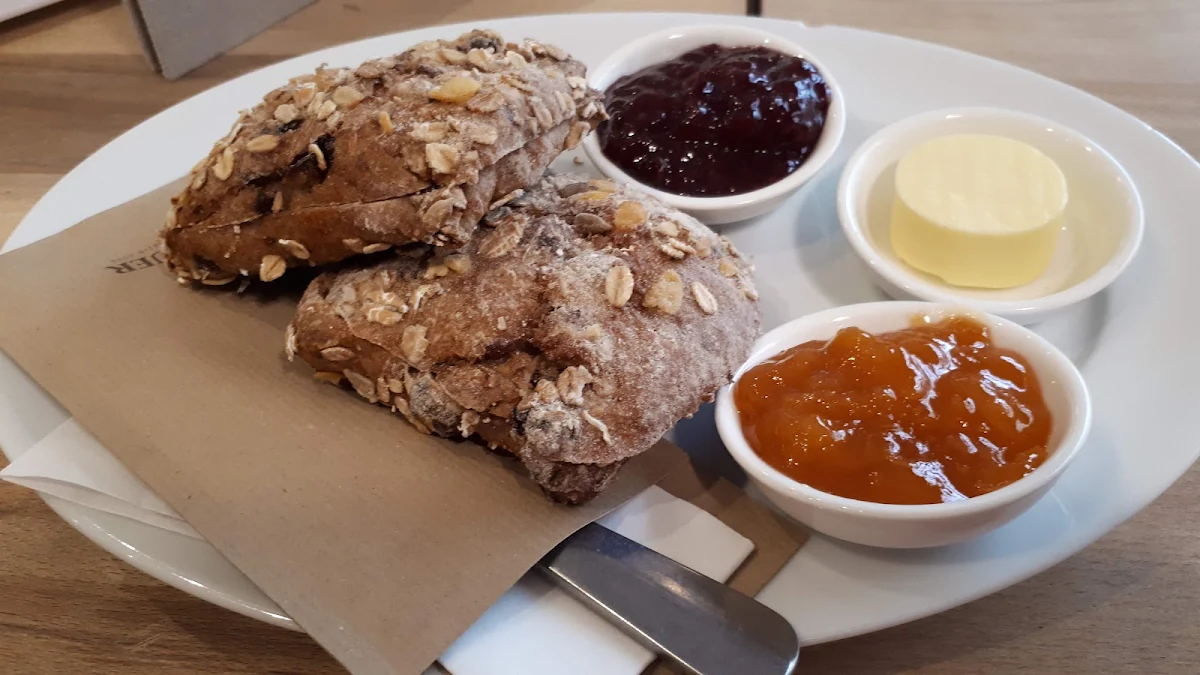 Rosinenbrötchen Mit Marmelade