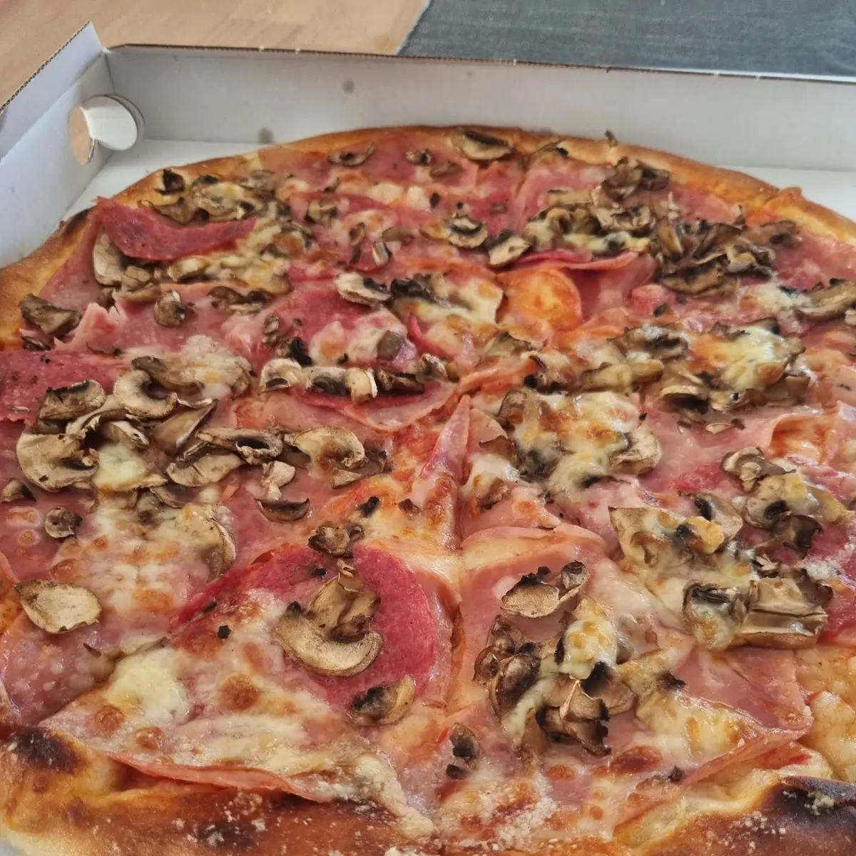 Pizza Lavamba