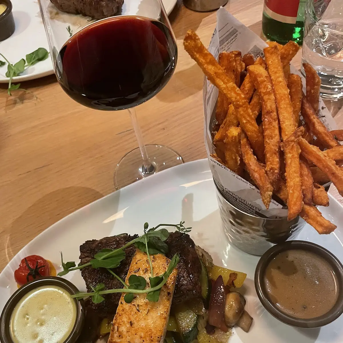 Lachs Und Steak Mit Süsskartoffel