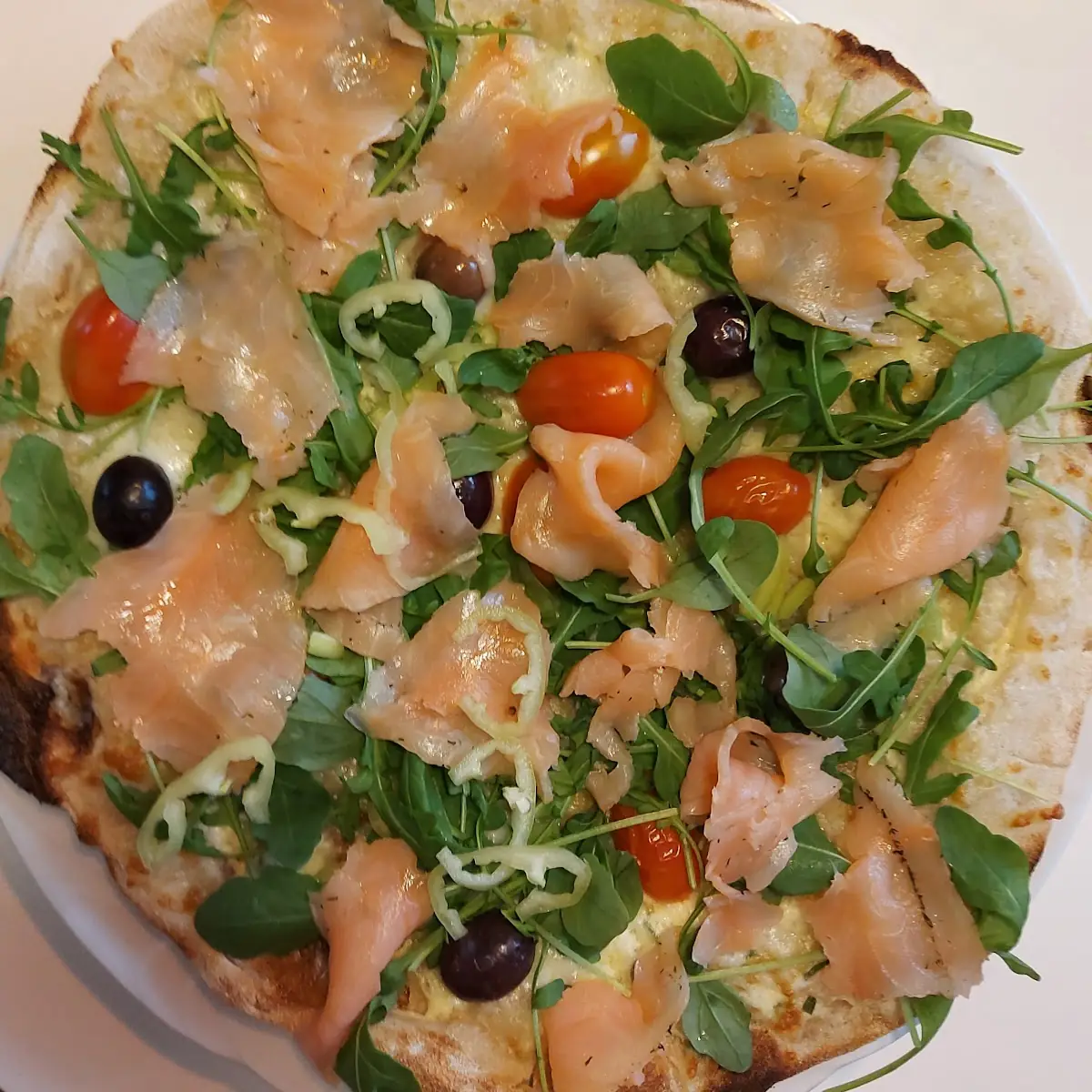 Lachs Pizza
