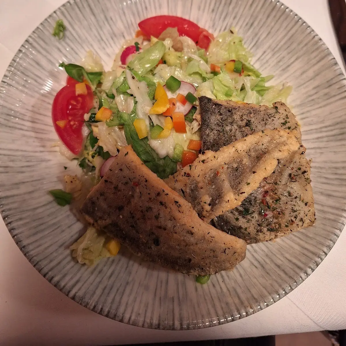 Fischfilet Auf Blattsalat