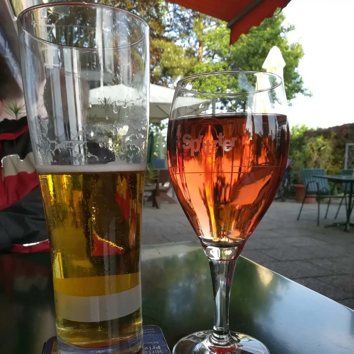 Getränke Bier Und Pfiersichspritzer