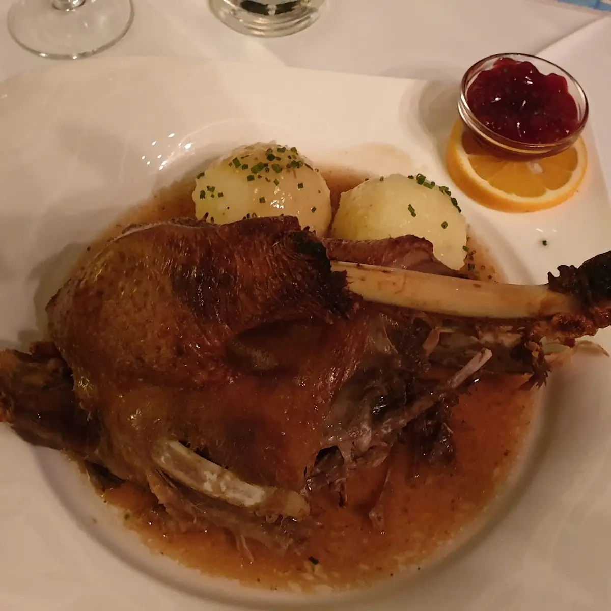 Gansl Mit Kartoffelknödel Und Rotkraut