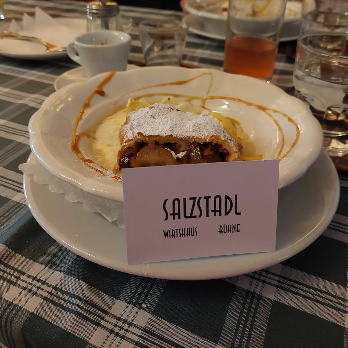 Birnenstrudel Mit Vanillesauce