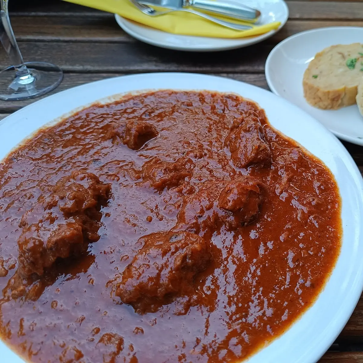 Gulasch Mit Serviettenknödel