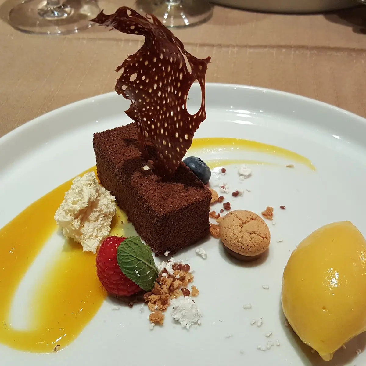 Crispy Schokolade Passionsfrucht Mit Geeiste Mango