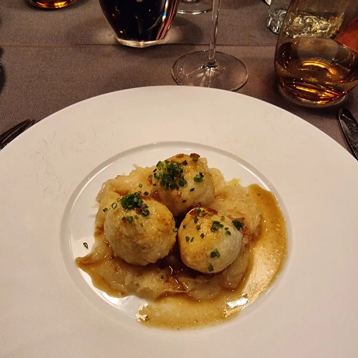 Grammelknödel Auf Kraut Als Vorspeise