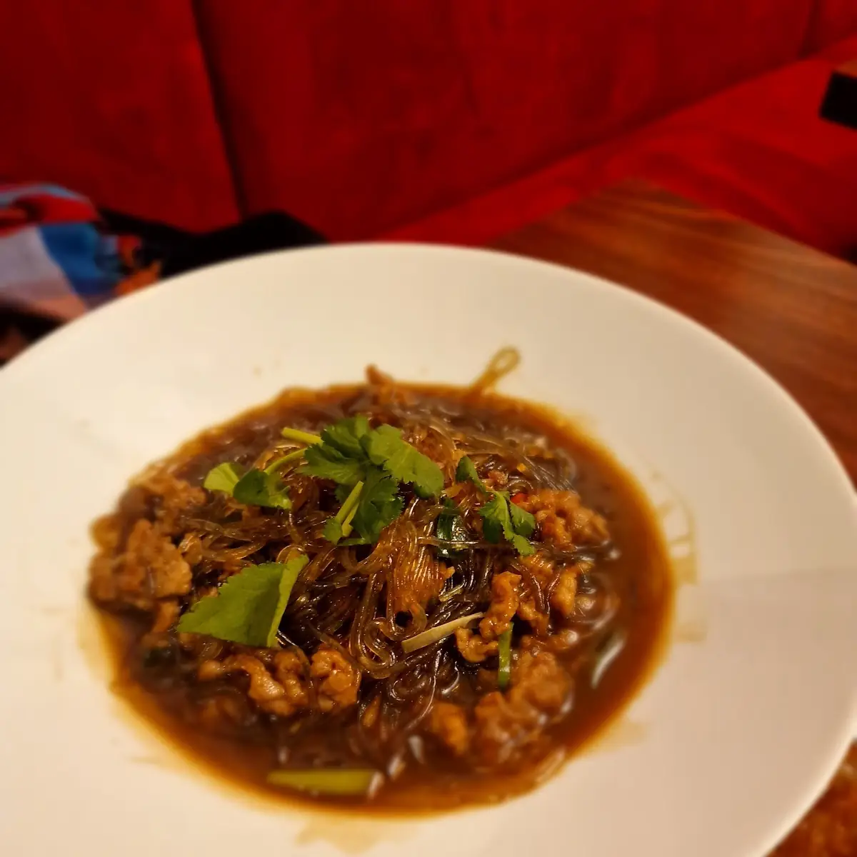 Gebratenes Schwein Mit Süßkartoffelnudeln