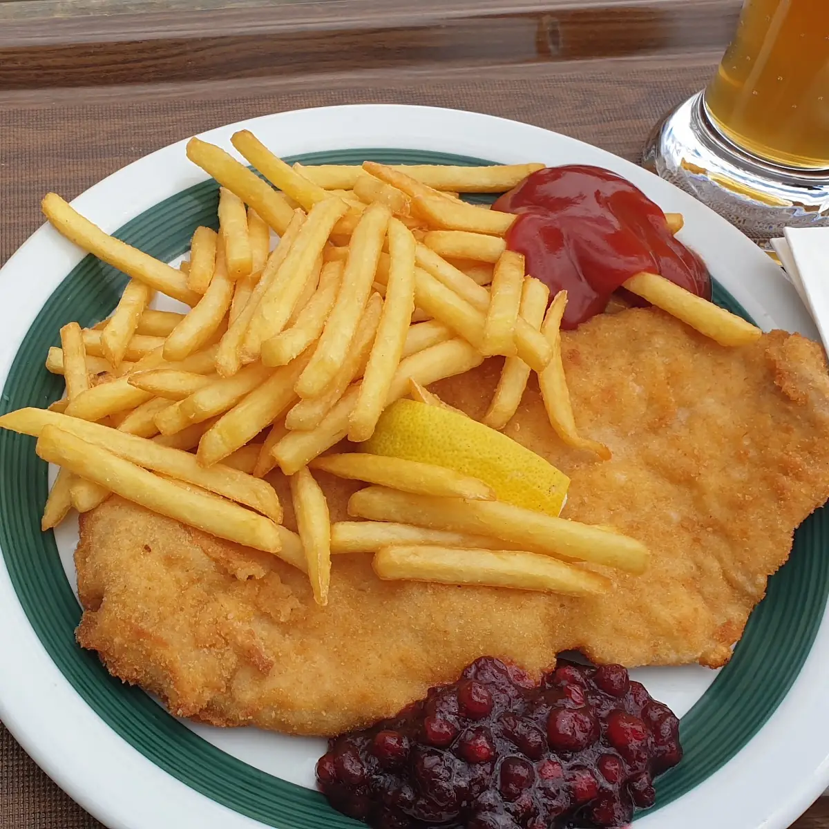 Wiener Schnitzel Mit Pommes