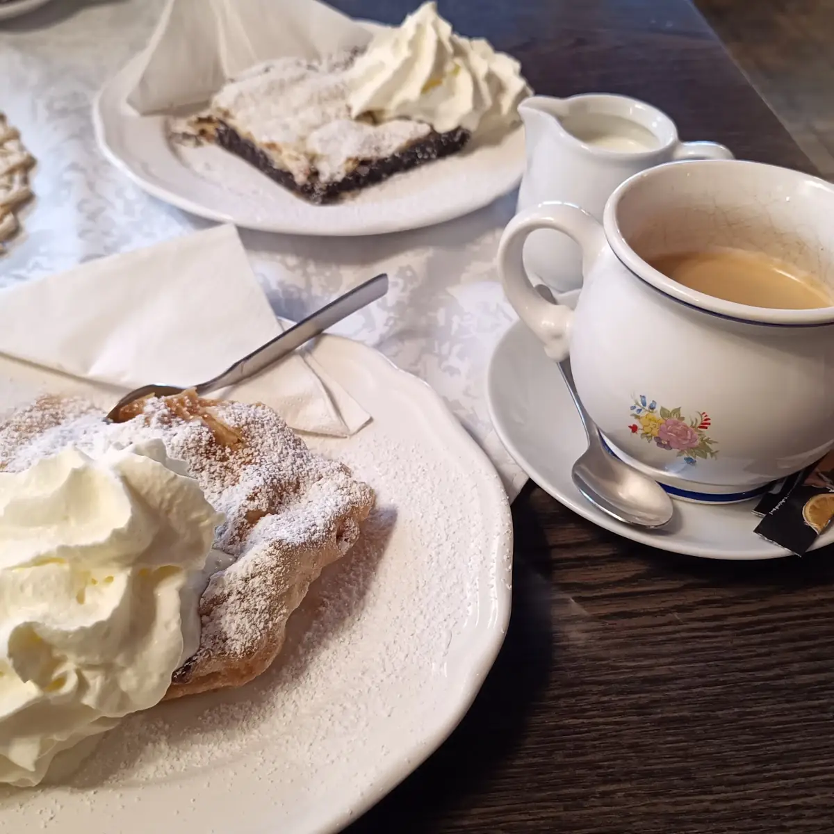 Selbstgemachter Apfelkuchen