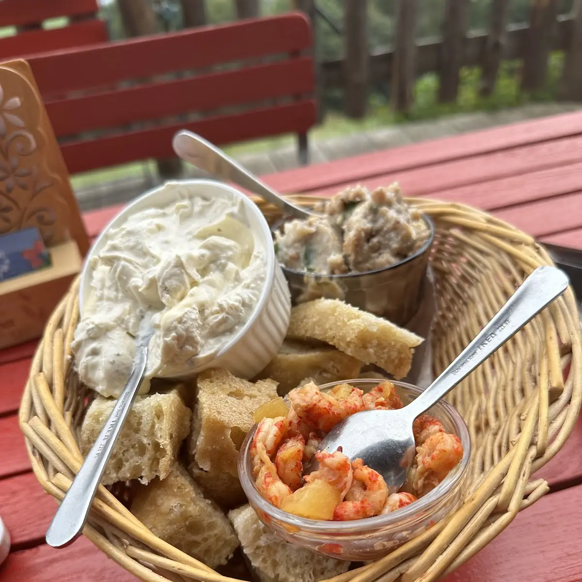 Verse Roomkaas Kleinere Garnaaltjes Met Ananas En Nog Een Dip Vers Gemaakt Brood