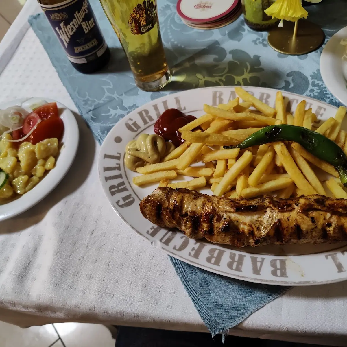 Hausschnitzel Mit Salat