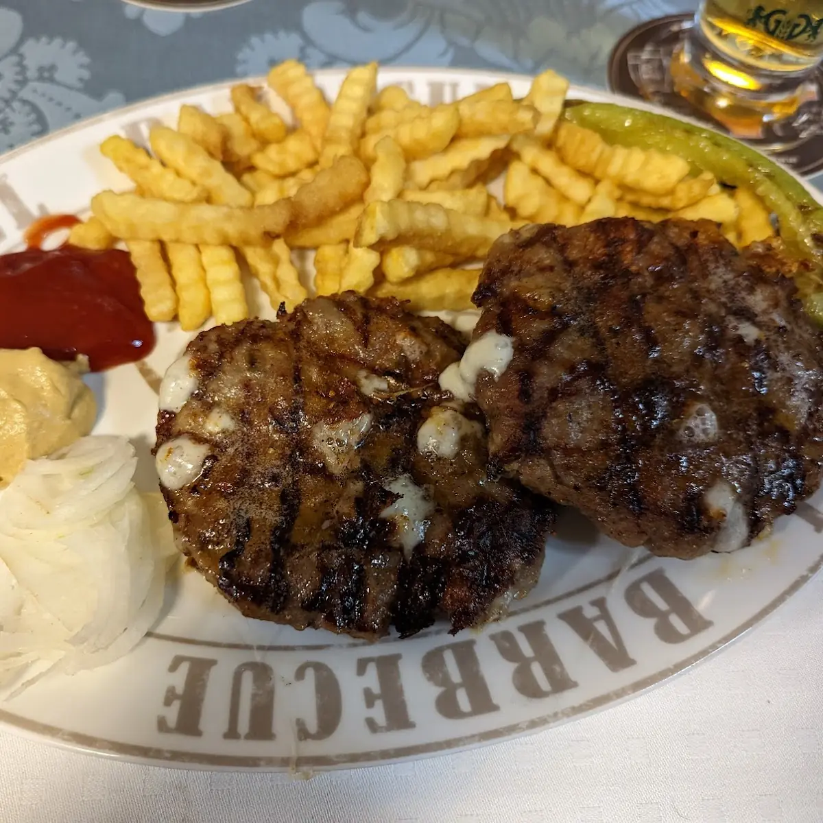 Pleskavica Mit Pommes