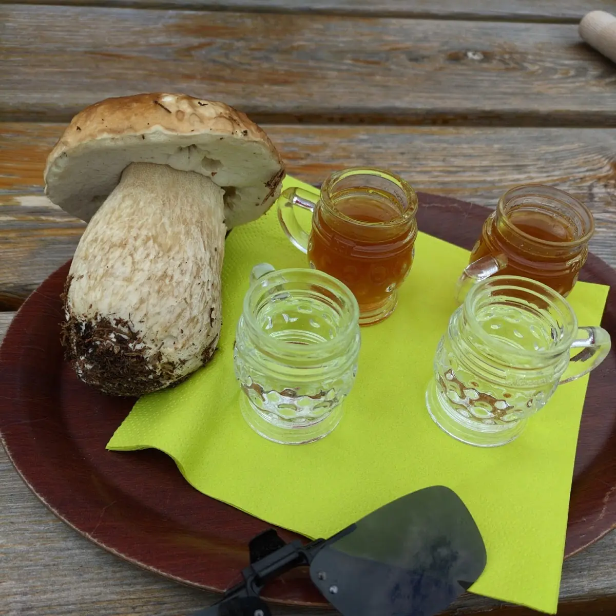 Grappa Alle Pere Ed Al Miele Di Produzione Propria