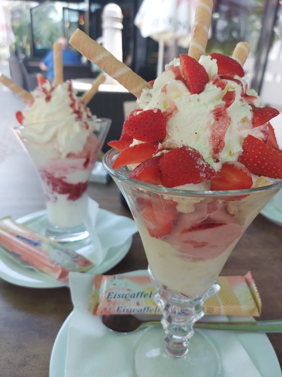 Erdbeerbecher