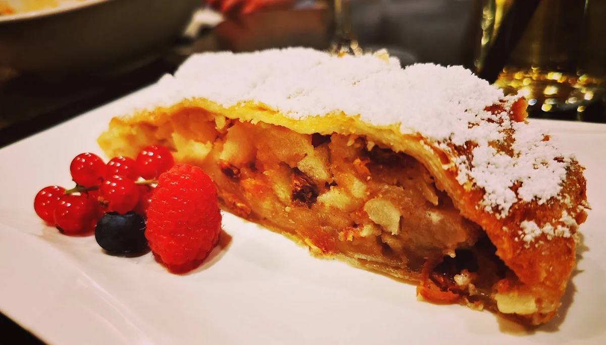 Apfelstrudel Mit Vanille Eis