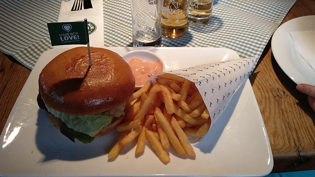 Cheeseburger Mit Pommes Frites