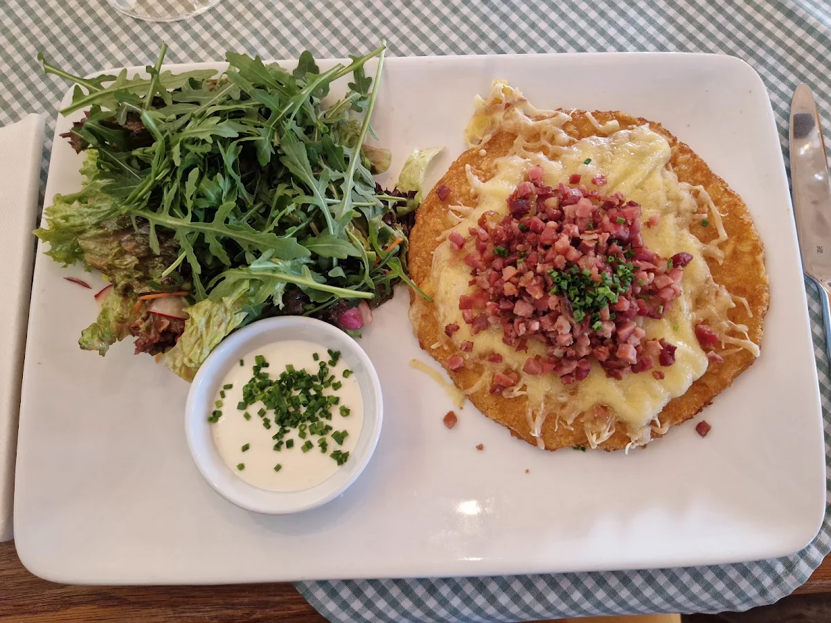 Kartoffelrösti Mit Bergkäse Und Speckwürfel