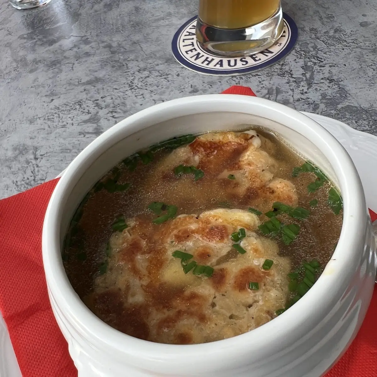 Leberknödelsuppe