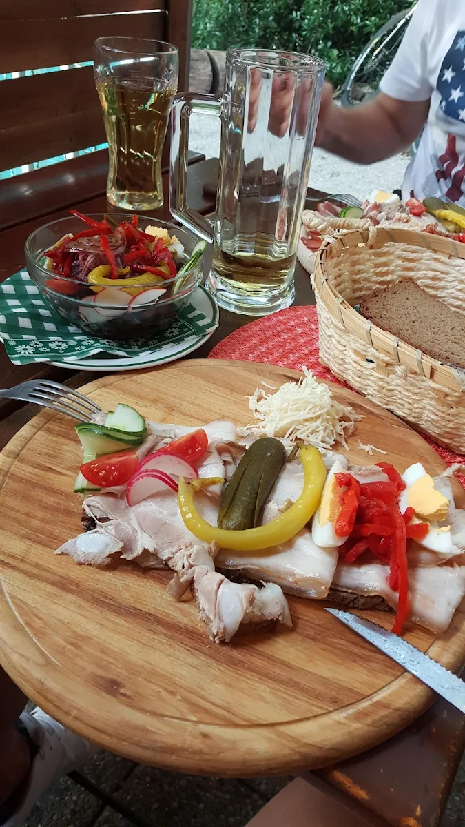 Brüstlbrot Mit Käferbohnensalat
