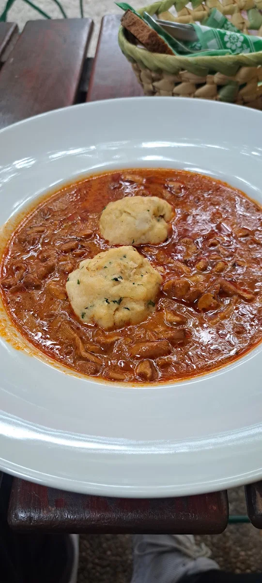 Eierschwammerlgulasch Mit Knödel