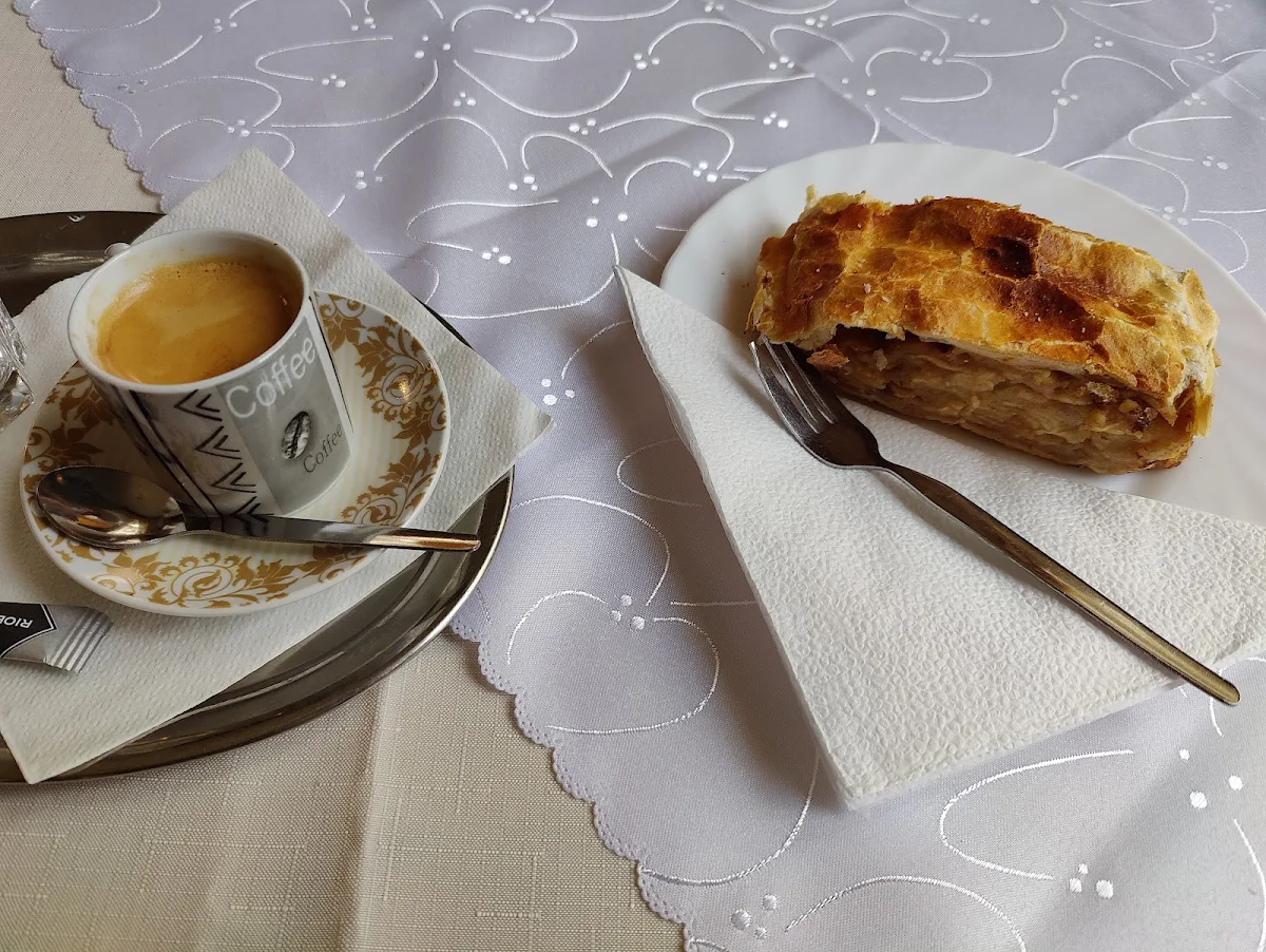 Apfelstrudel & Mokka
