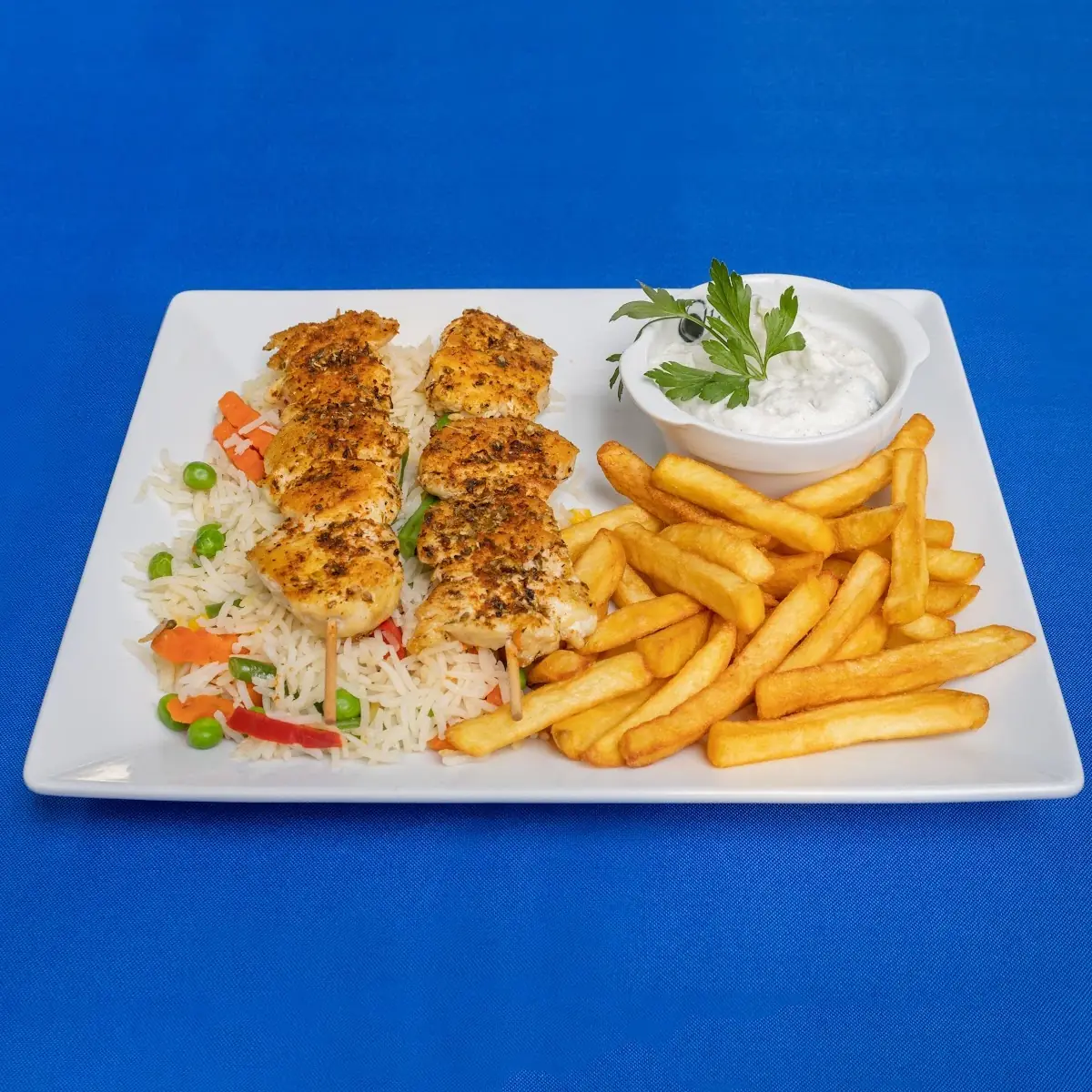 Mittagsangebot Gegrillte Hühnerbrust Mit Reis Gemüse U Tzatziki