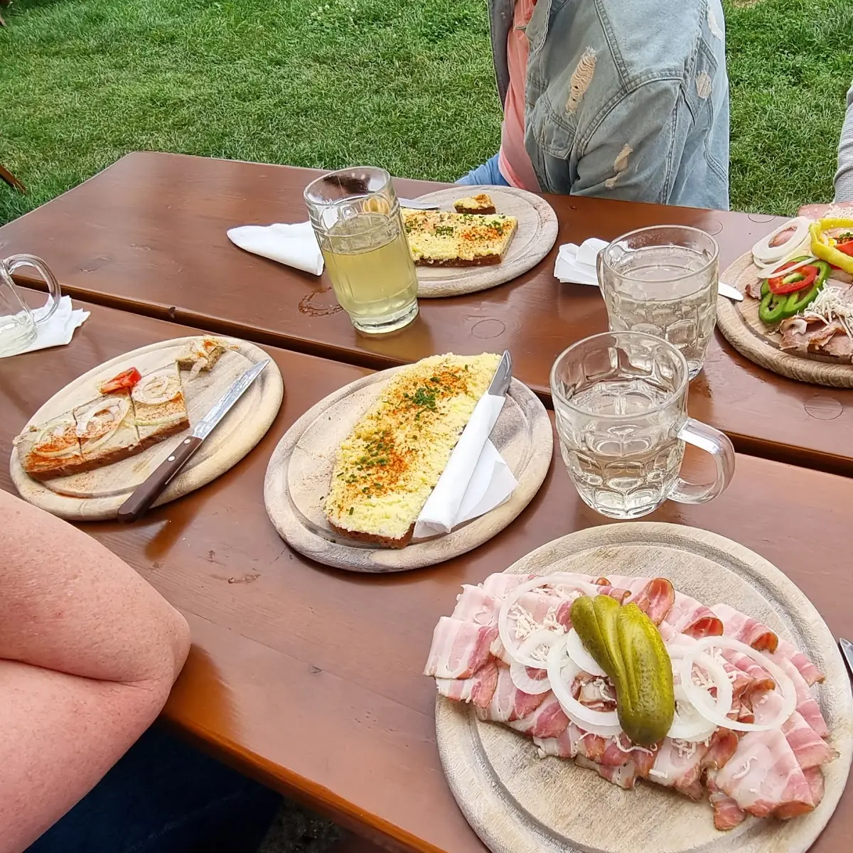 Erdäpfelkas Bratlfettnbrot Mischmaschbrot Geselchtes
