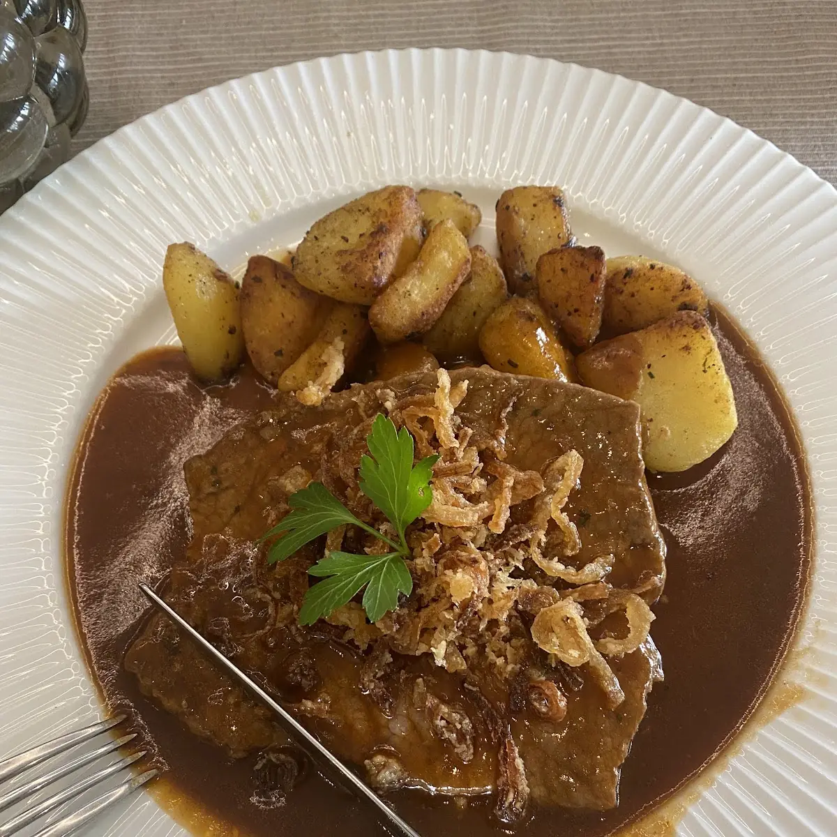 Roast Beef with Onions