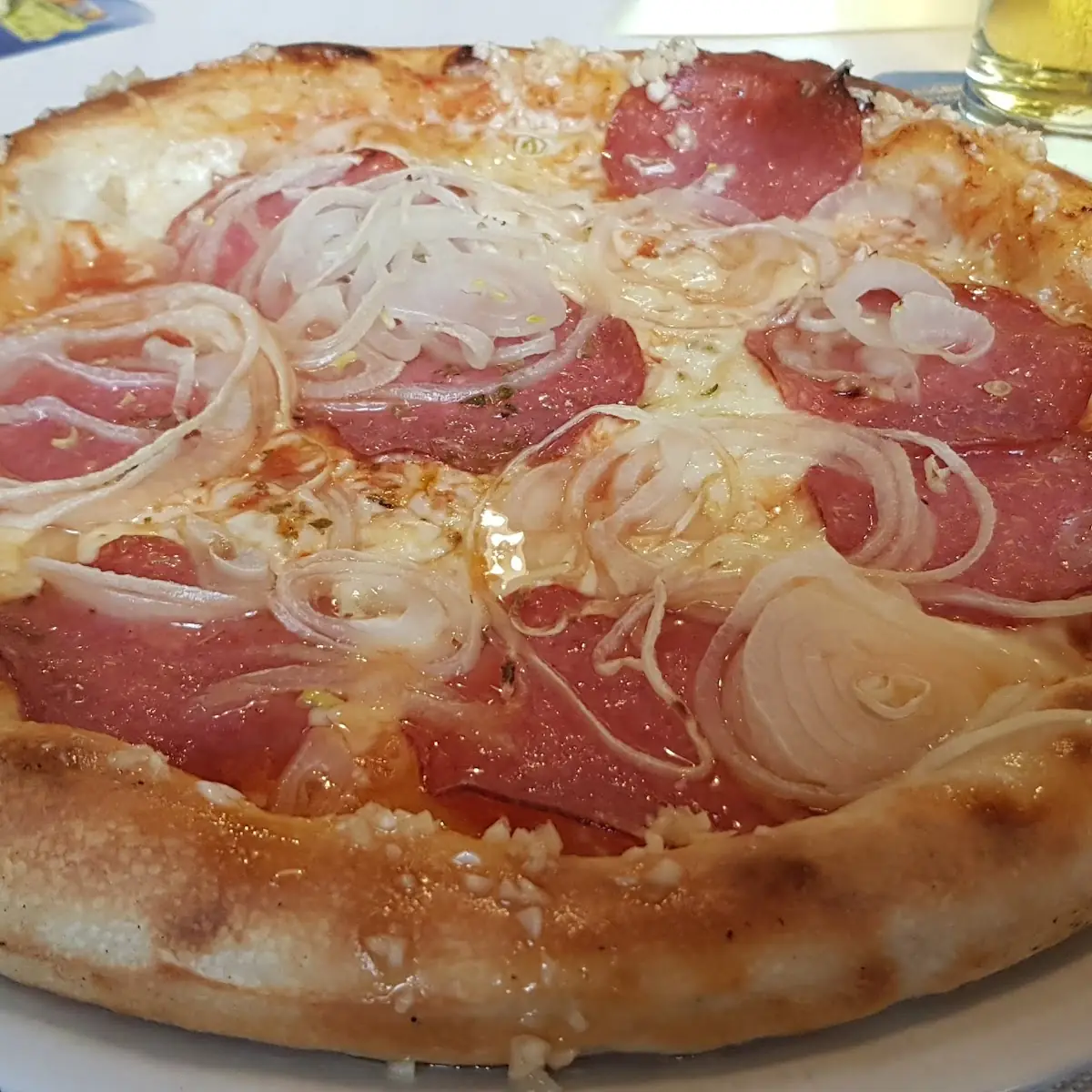 Pizza Salami Mit Zwiebel