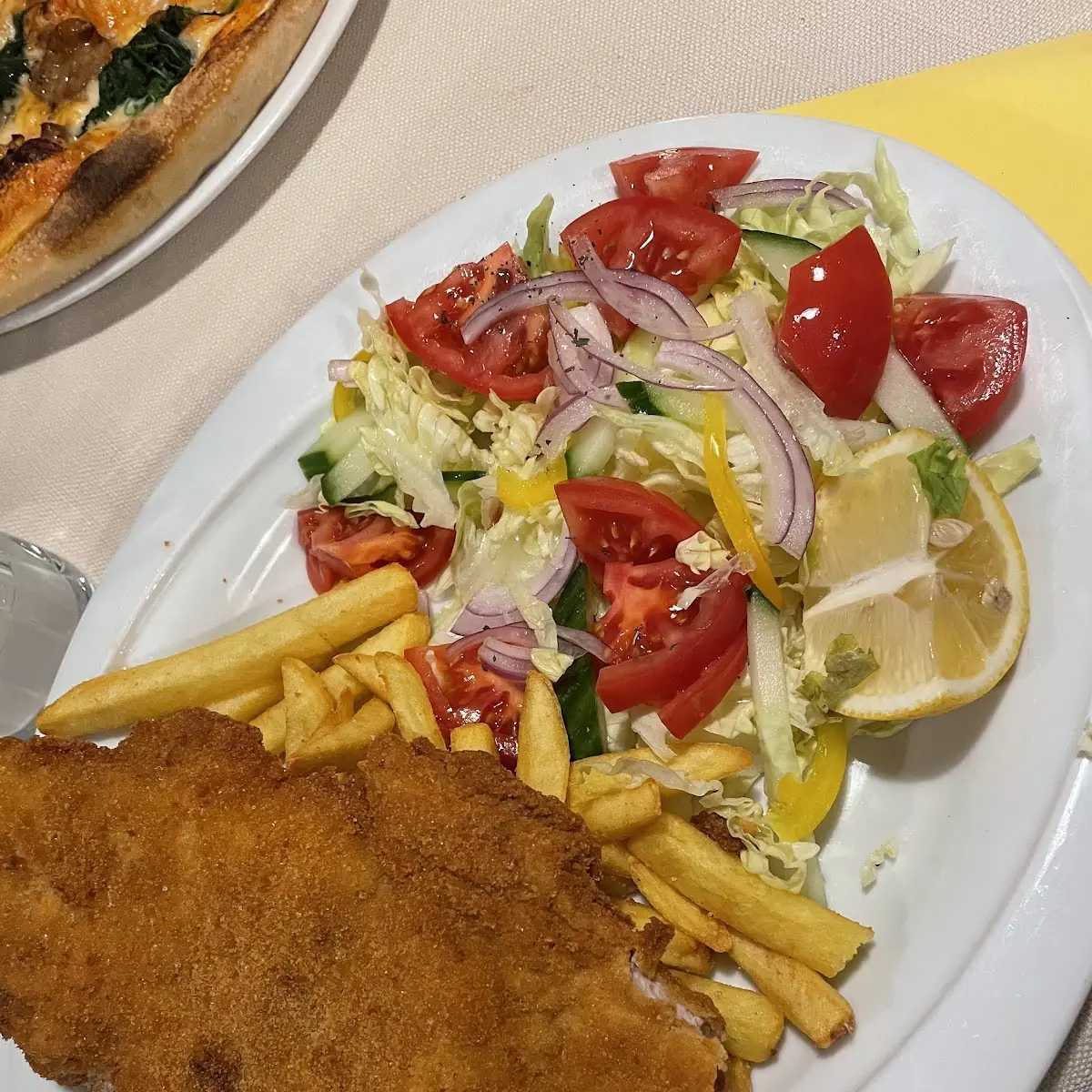 Schnitzel Mit Kürbispanade Und Pommes