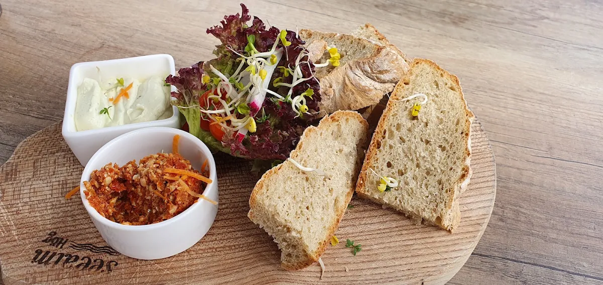 Hausgemachtes Brot Mit Zweierlei Aufstrich